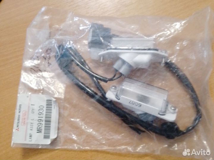 Фонарь подсветки номера mitsubishi outlander