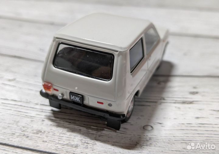 Модели деагостини 1:43 Trabant 601 и Иж14
