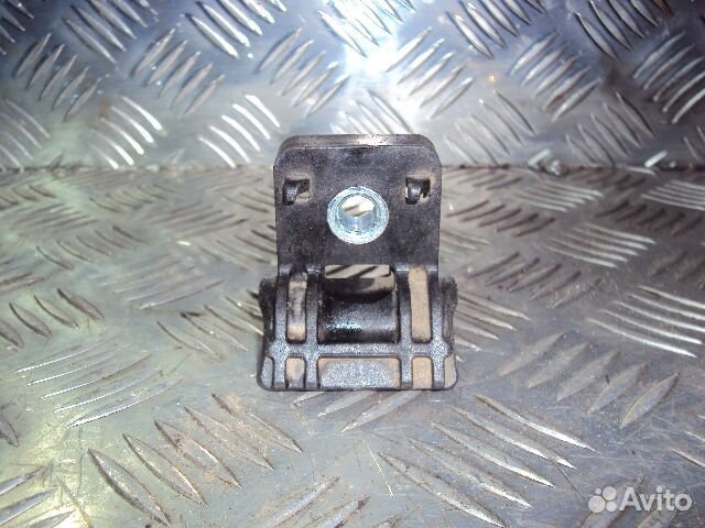 Кронштейн радиатора Astra J (09) /Cruze (09) /Orlando (11) / Zafira C (11) верх. Б\У (арт. 13250318)