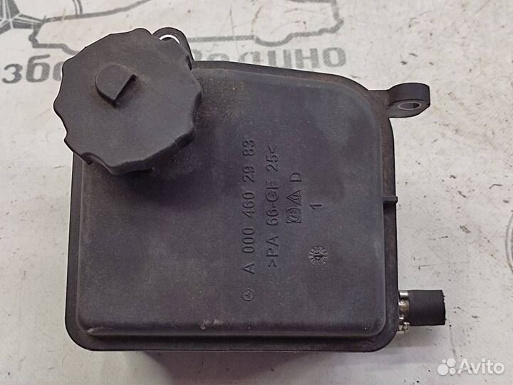 Бачок гура w204 C-class 271.820