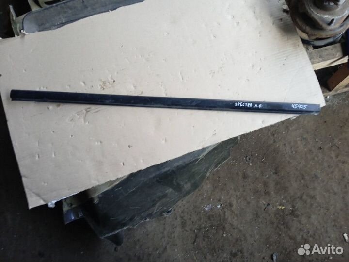 Уплотнитель стекла переднего левого (внешний) Kia