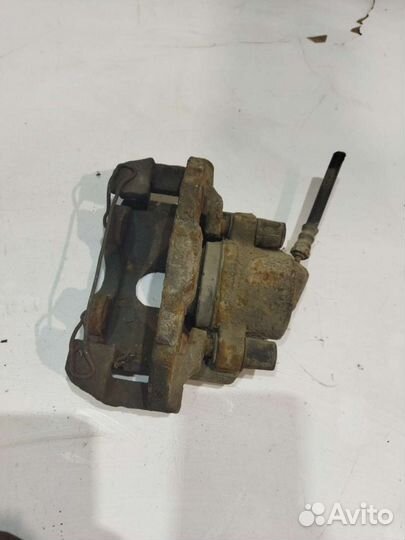 Ford Fiesta mk5 суппорт передний левый