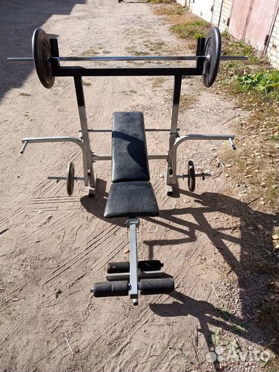 Скамья для жима со штангой и блинами