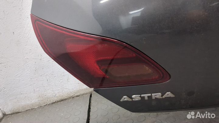 Крышка багажника Opel Astra J, 2010