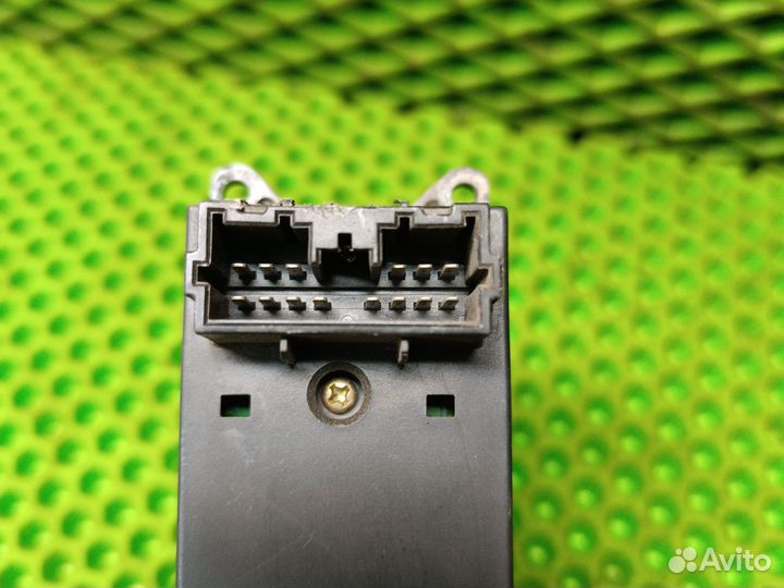 Блок управления стеклоподъема Mitsubishi pajero