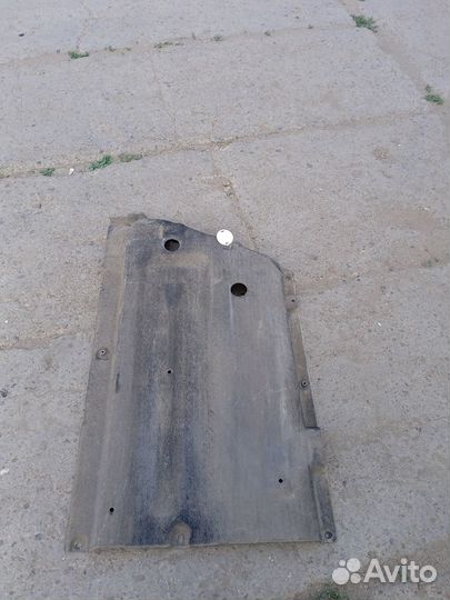 Защита днища антигравийная передняя правая