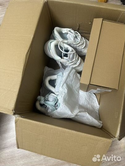 Обувь в коробке