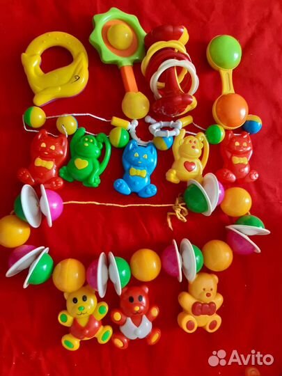 Погремушки много