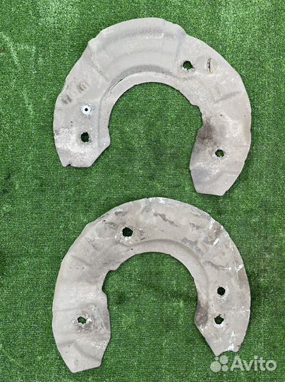 Кожух тормозного диска BMW F01 4.4 N62B44