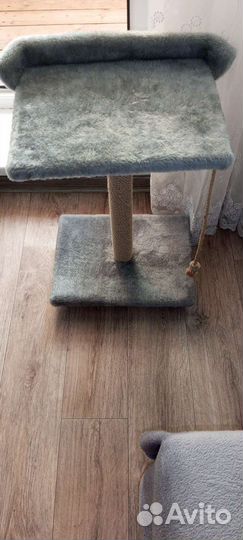 Лежанка для кошек с когтеточкой