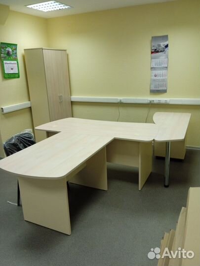 Офисный стол угловой