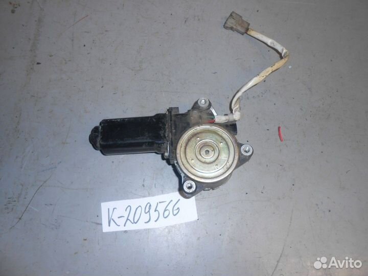 Моторчик стеклоподъемника передний левый