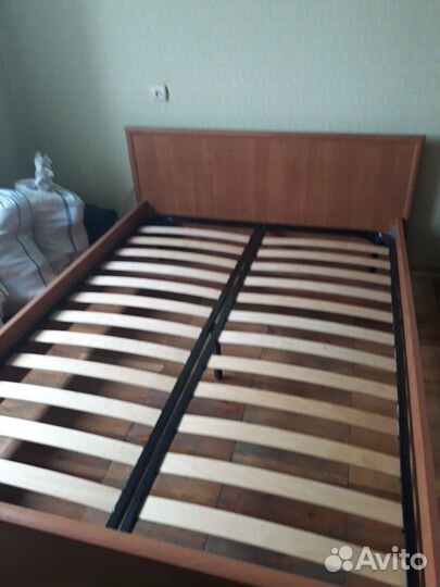 Кровать