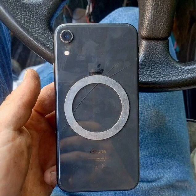 iPhone Xr, 64 ГБ, SIM + eSIM