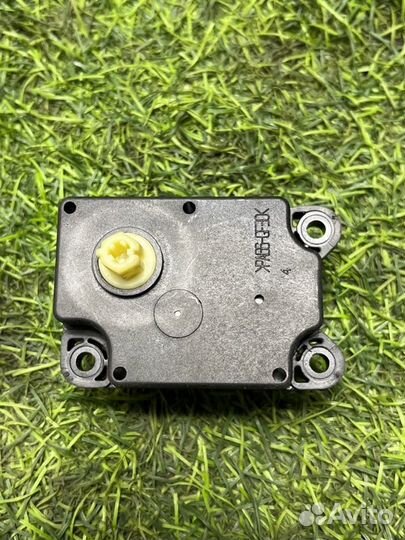 Моторчик заслонки печки Volvo S60 1.6 2011