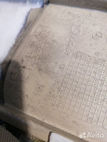 Обшивка стойки центральной правая Mercedes S-Class