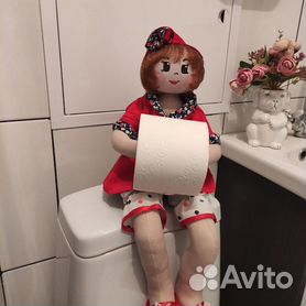 . Кукла-держатель туалетной бумаги
