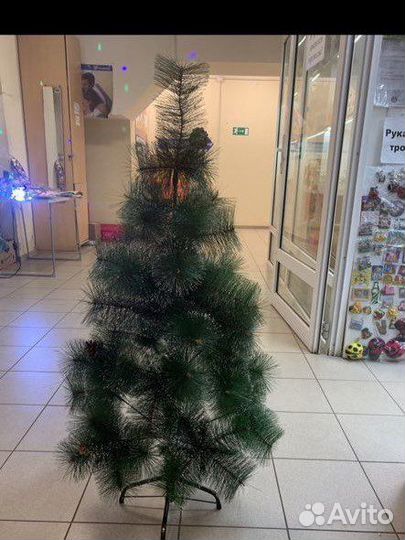 Ёлка с заснеженными кончиками