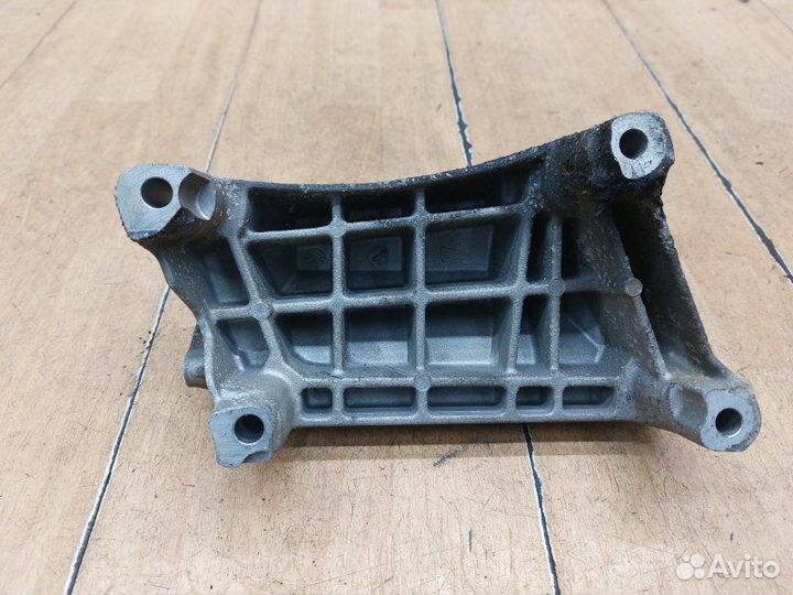 Кронштейн двигателя Opel Corsa D Z13DT 2009