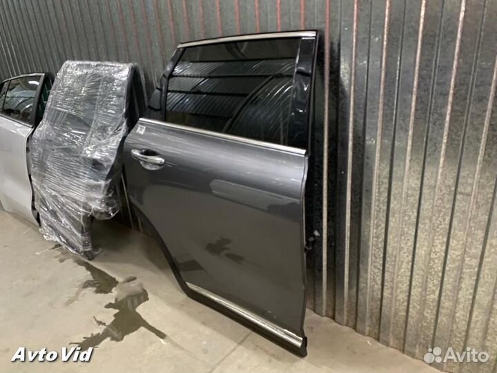 Задняя правая дверь Kia Sorento Prime