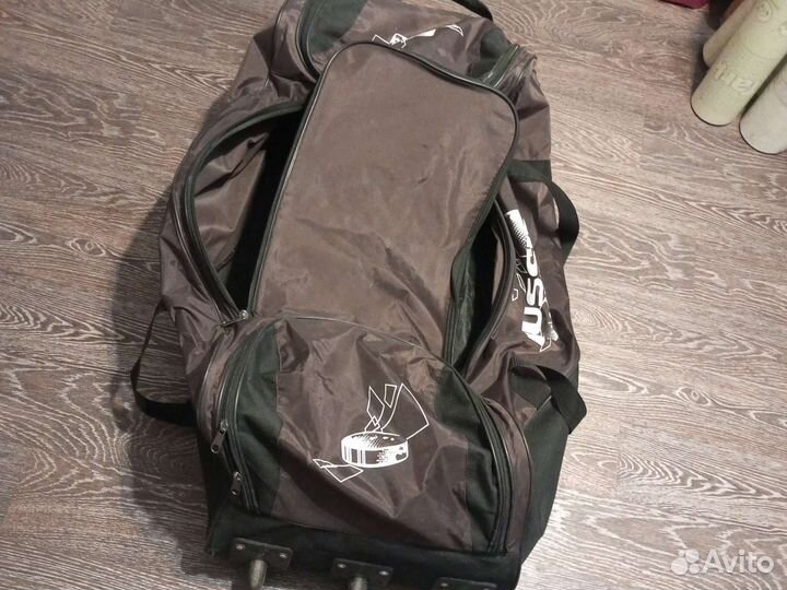 Хоккейный баул на колесах взрослый