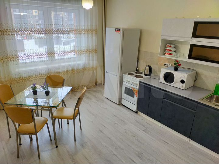 2-к. квартира, 90 м², 2/16 эт.