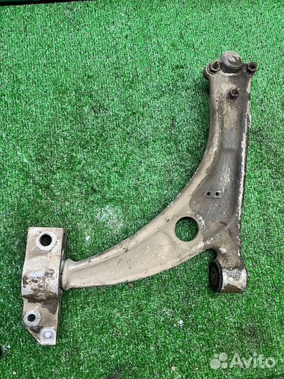 Рычаг передний правый в сборе Passat b6 Skoda