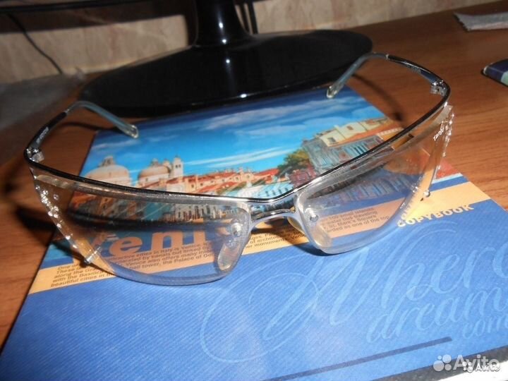 Очки солнцезащитные на выбор