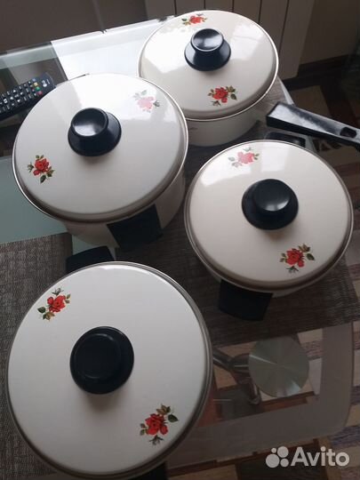 Набор эмалированных кастрюль новый СССР