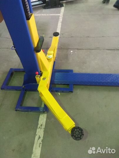 Подъёмник автомобильный для автосервиса 4т