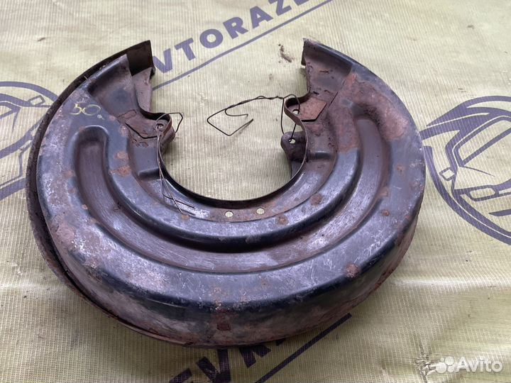 Пыльник тормозного диска Vw Transporter t5