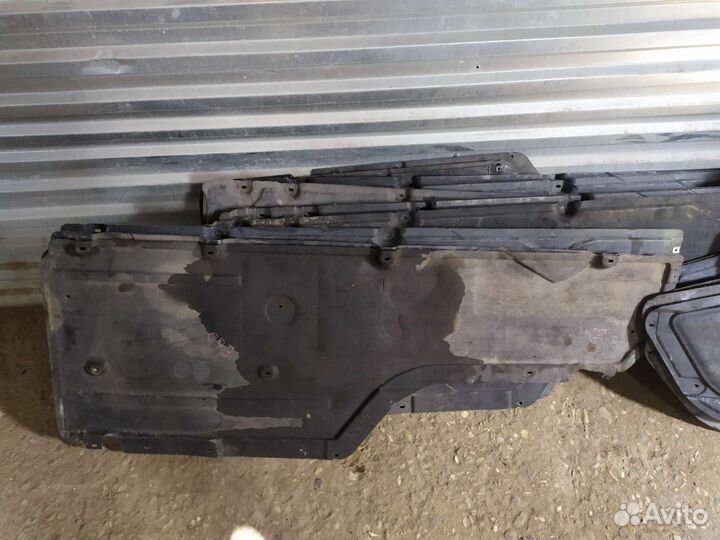 Пыльник бмв Е60