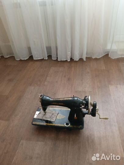 Швейная машина Подольск ручная