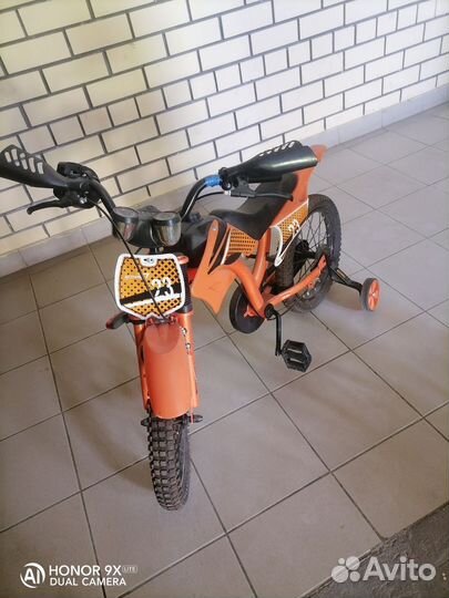 Детский велосипед с ручкой газа