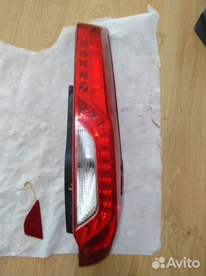 Фонарь задний правый Nissan x trail t 31