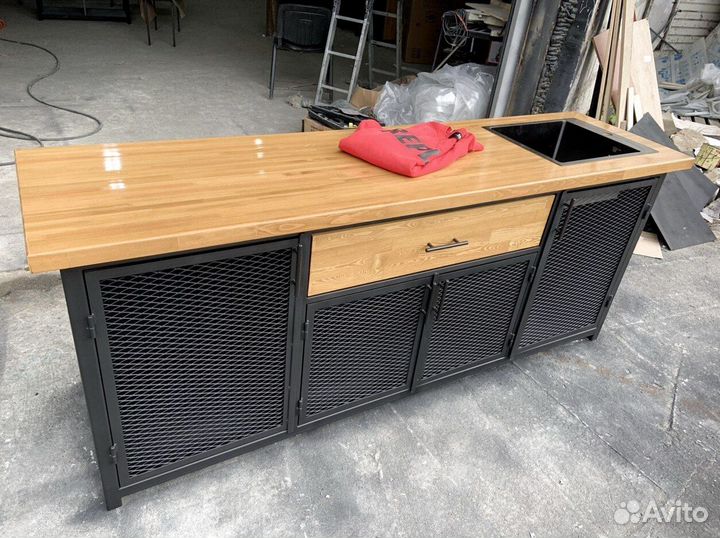 Кухня для дома в стиле лофт