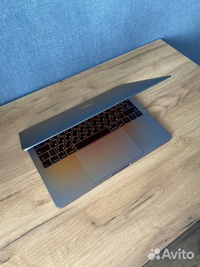 Apple MacBook Pro 13 2017 8gb/ 256 gb