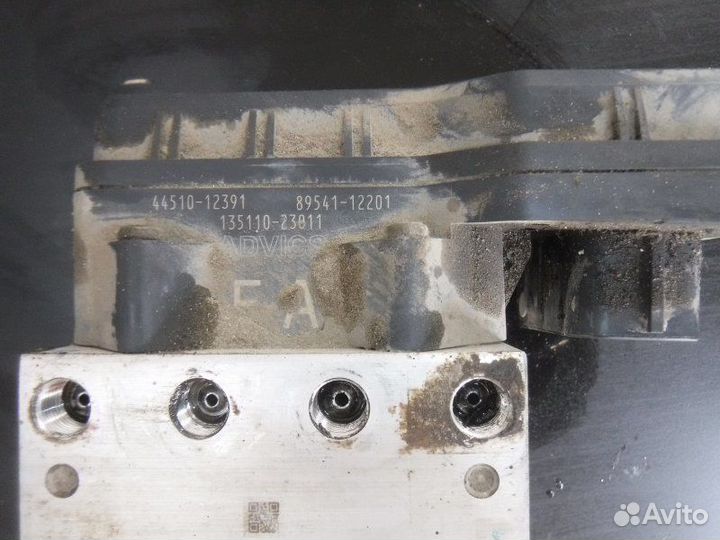 Блок abs Toyota Corolla 151 1ZR 2011