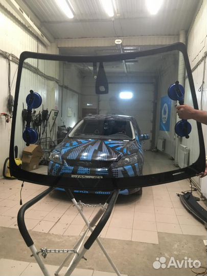 Лобовое стекло Ford Focus 2 с обогревом и датчиком