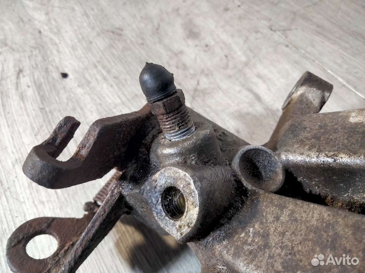 Суппорт задний левый Рено Меган 2