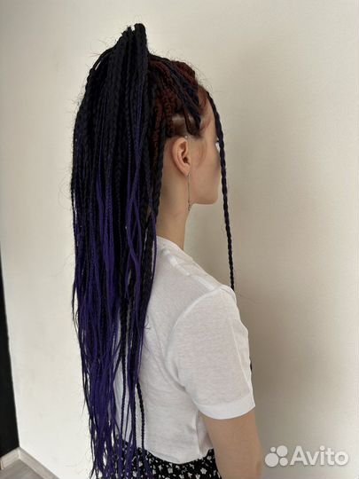 Модель на афрокудри