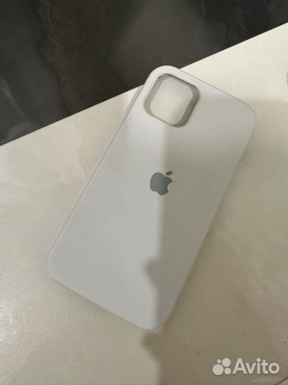 Чехлы на айфон 12