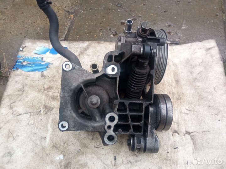 Кронштейн гура с двс 2,5л аке ауди а6