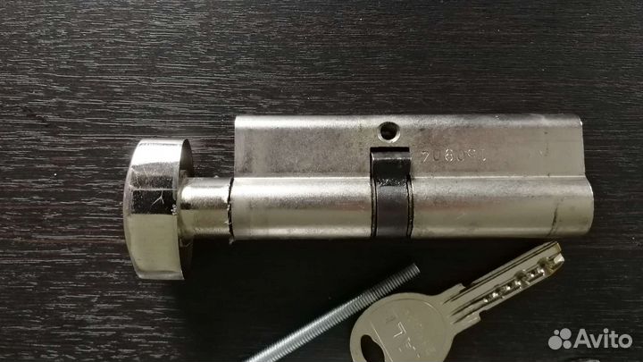 Личинка замка с вертушкой