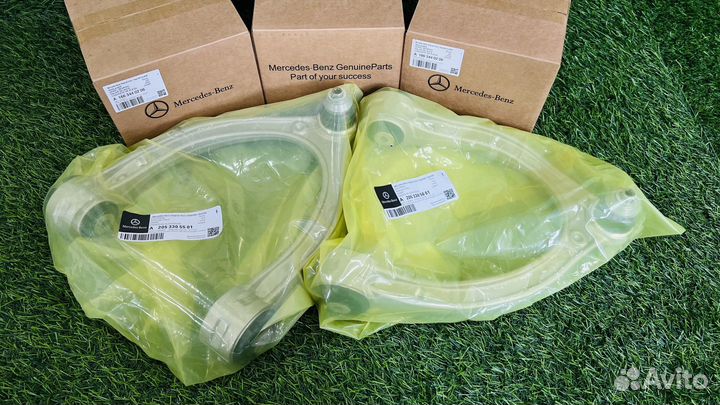 Рычаг поперечный Mercedes A2053305501,A2053305601