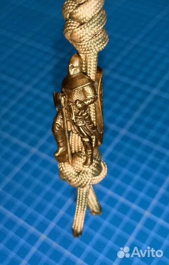 Темляк из паракорда с латунной бусиной