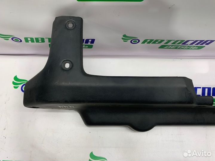 Накладка замка капота передняя Kia Sorento джип