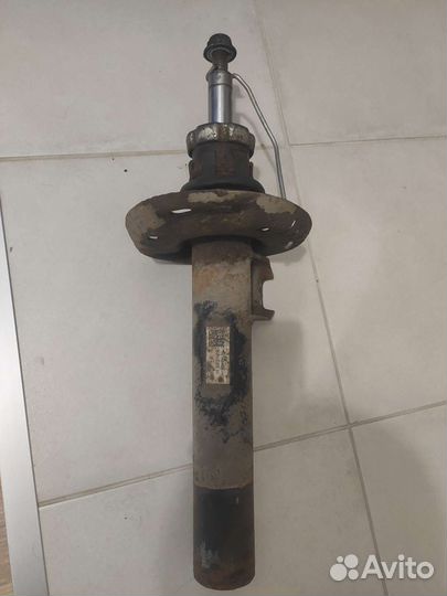 Амортизатор передний на Шкода Октавия А5