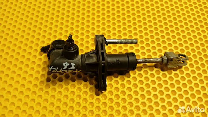 Главный цилиндр сцепления Kia Spectra