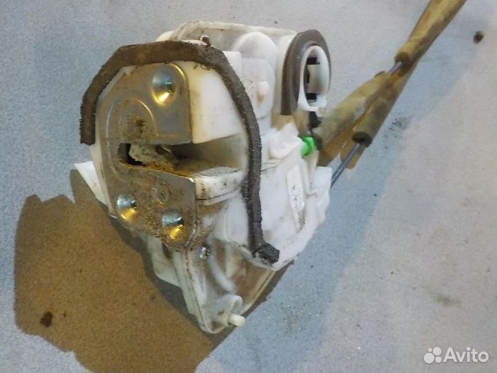 Замок двери задний левая mazda 3